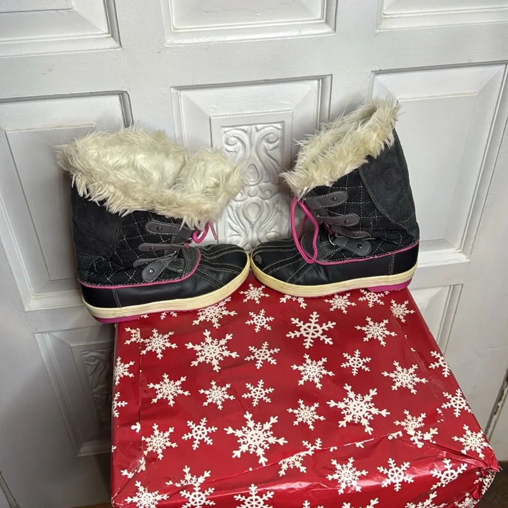 Totes Girls Waterproof Black With Pink , White Faux Fur Winter Boots Size 13
